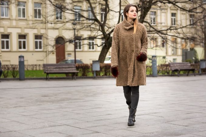 Paltas - Lilijos Larionovos, pirštinės - Kristinos Kruopienytės, BOHO CHIC