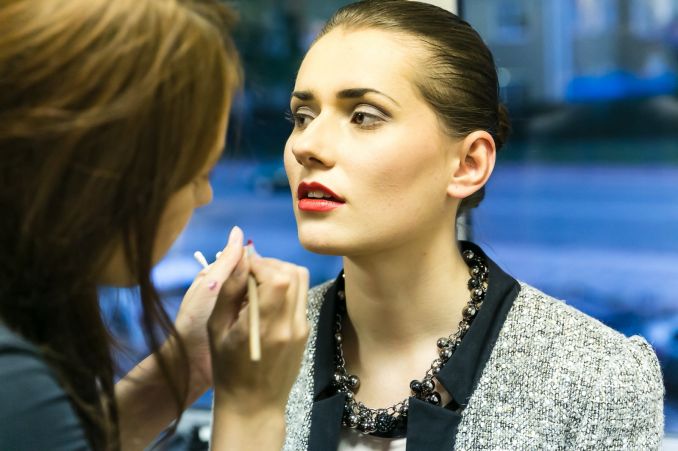 Paskaitos apie veidotyrą ir makiažą metu buvo pasakojama, ką daryti, kad sušvelnintume savo nepatrauklias savybes