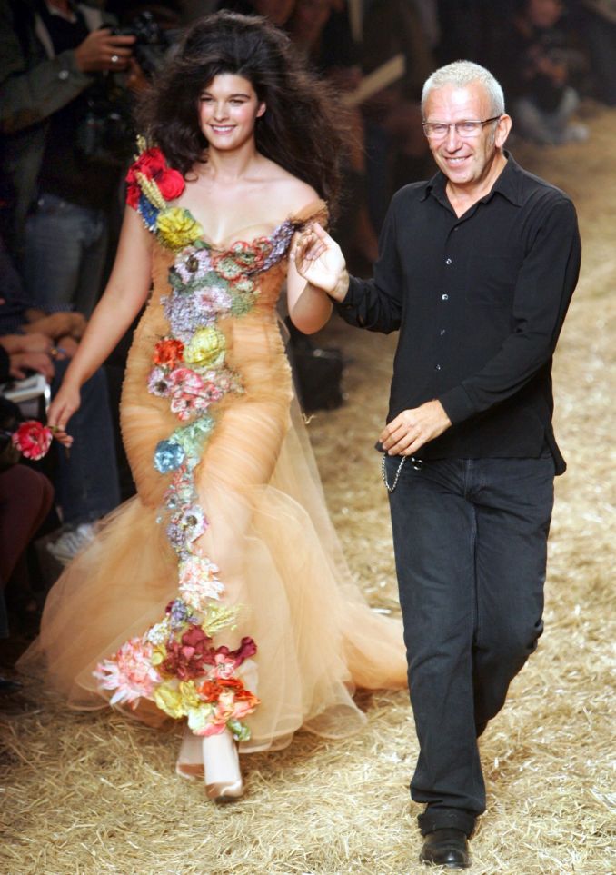 Manekenė Crystal Renn ir dizaineris Jeanas Paulis Gaultier 2005 m.