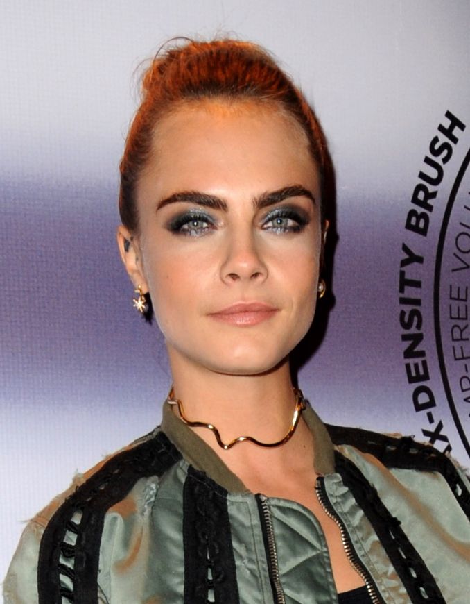 Supermodelis Cara Delevingne – naujojo „Rimmel“ tušo „Scandaleyes Reloaded Mascara“ ambasadorė