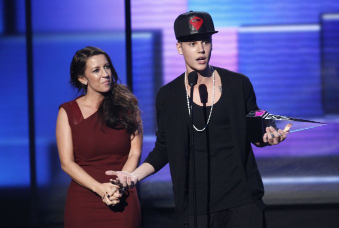 Justinas Bieberis su mama Pattie Mallette