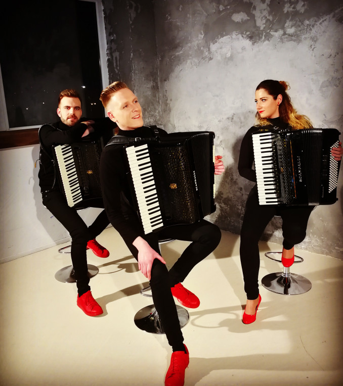 Akordeonininkų trio „Indeed“