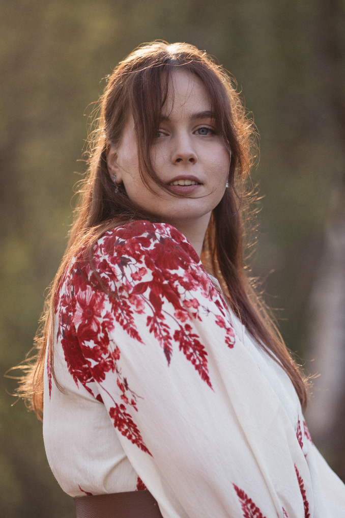 „Bandžiau įtikti kitiems, bet ne sau“: Justė Osh pristato „Dar nevėlu“