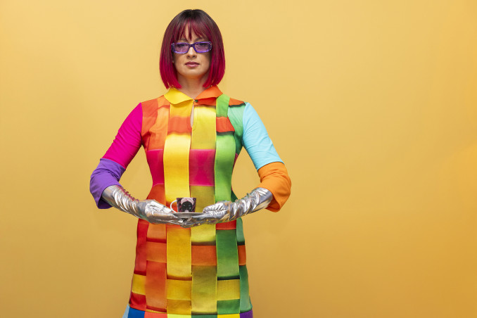 Linksmoji šeimynėlė - robotė auklė