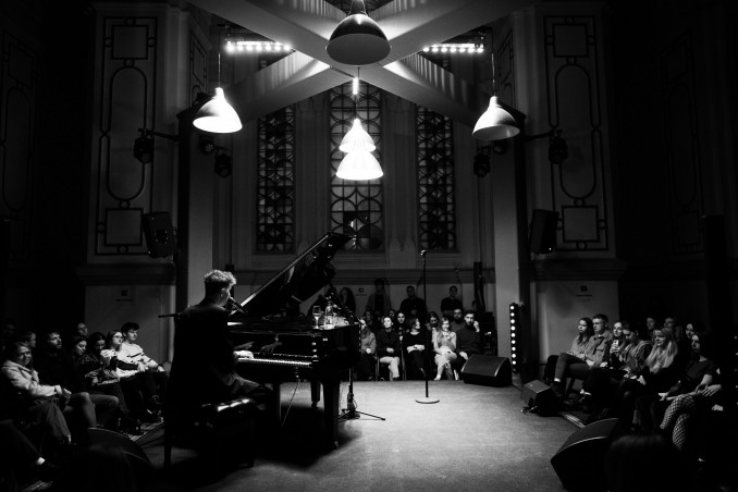 Ketvirtąjį „Piano & A Microphone“ sezoną Lukiškių kalėjimo cerkvėje pradės Rūta MUR