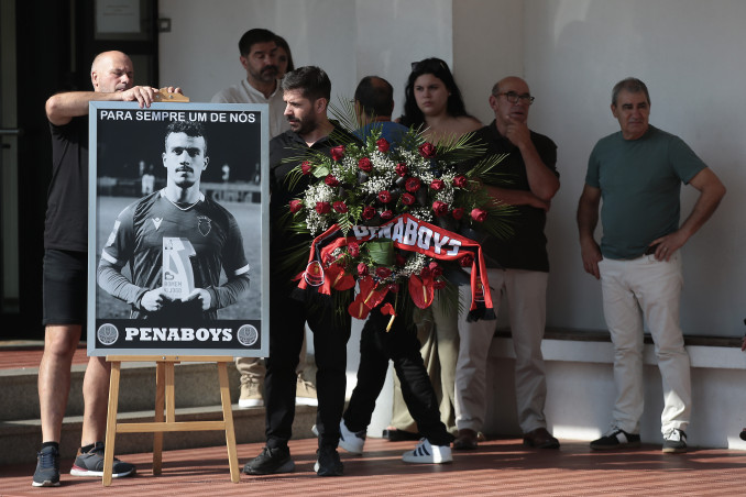 Liverpulio futbolininkai atvyko į žuvusio komandos draugo laidotuves Portugalijoje