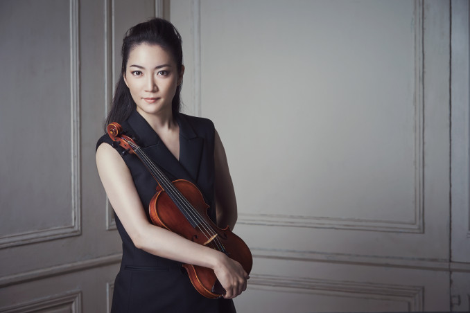 Vilniuje viešinti smuiko žvaigždė Akiko Suwanai: „Kai girdžiu muziką, negaliu daryti nieko kito“