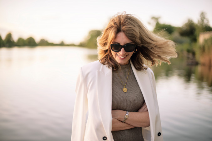 Stilinga brandi moteris