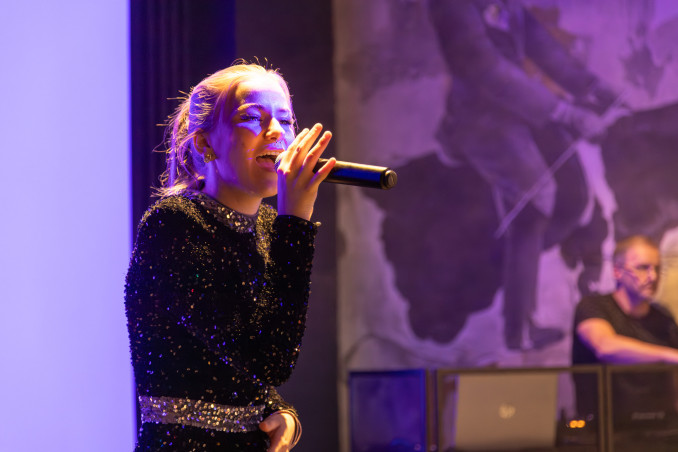 Eurovizijos atrankoje dalyvausianti Emi savo dainoje palietė aštrią temą: „Netektys neturėtų mūsų nužudyti“