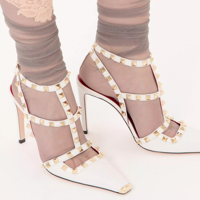 Bateliai „Rockstud“, modelis „Rockstud Kidskin Pumps“, „Valentino“.